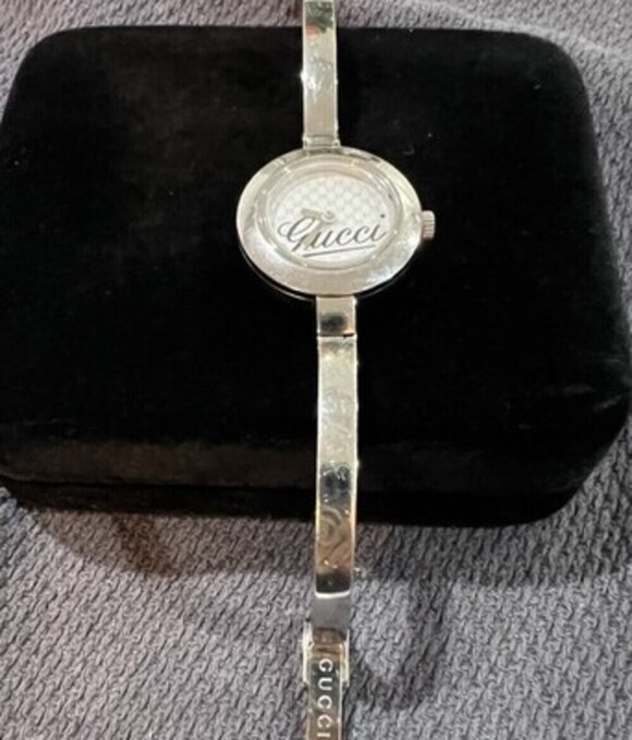 Authentic Gucci Women’s Bangle Watch Model 105 Ladies ETA Swiss Mov. main image 9